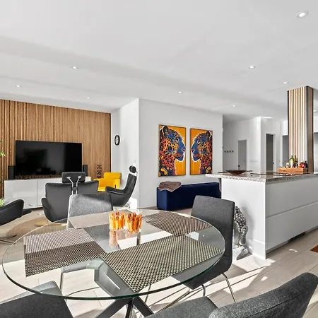 100 Seaview Apartment