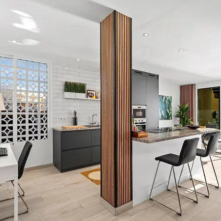 100 Seaview Apartment *