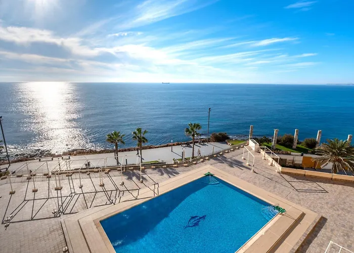 100 Seaview Apartment *