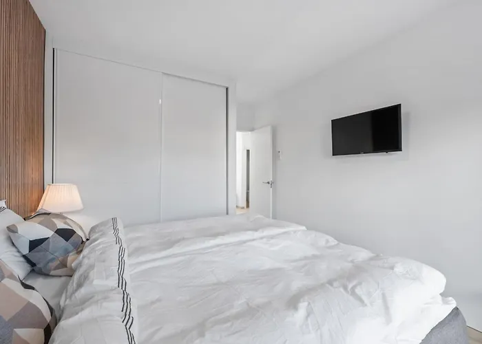 100 Seaview Apartment