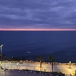 アパート 100 Seaview