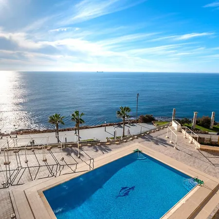 100 Seaview Apartment *